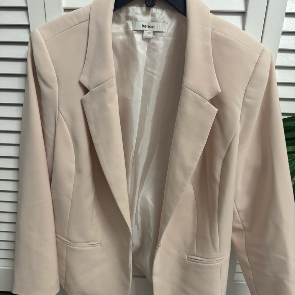 Pale pink short blazer
